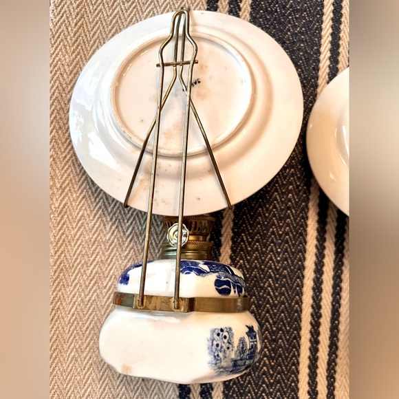 Pair Vintage, Rare, Blue Willow Oil Lamps with Reflector - Picture 7 of 10